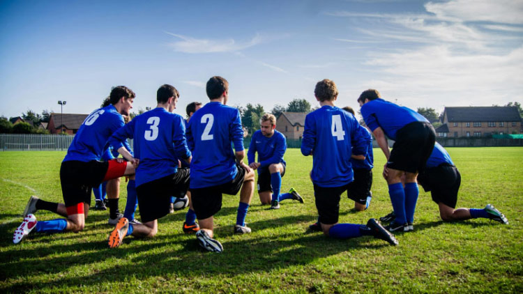 Savoir passer du multigénérationnel à l’intergénérationnel : la force des grands coachs d’équipe sportive !